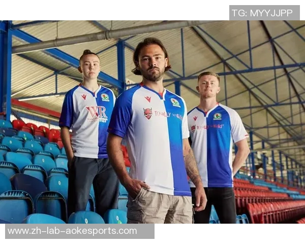 足球装男的时尚潮流解析与搭配技巧分享